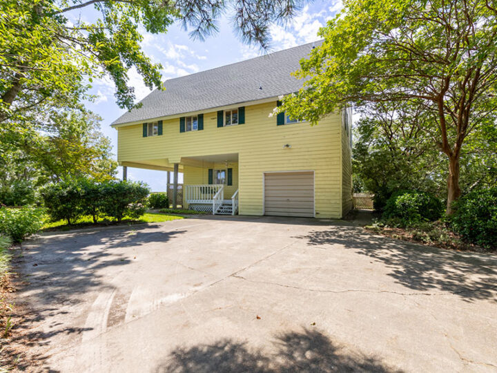 New Listing! 341 Pike Circle – Beeze’s Beach House – Waterfront Back Bay